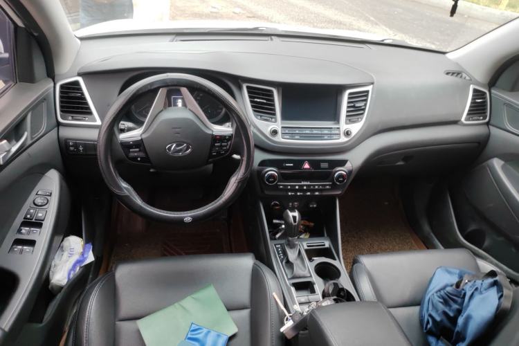 Used Hyundai Tucson 2015 1.6T Dual-Clutch Two-Wheel-Drive Smart Model Center Console