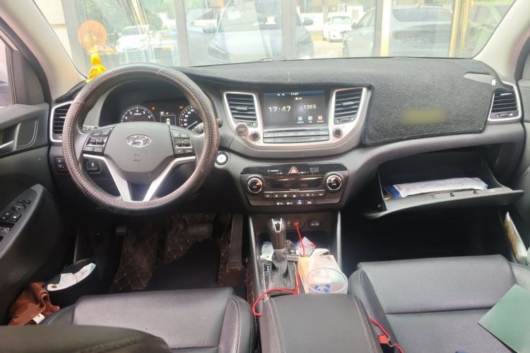 Used Hyundai Tucson 2015 1.6T Dual-Clutch Two-Wheel-Drive Smart Model Center Console