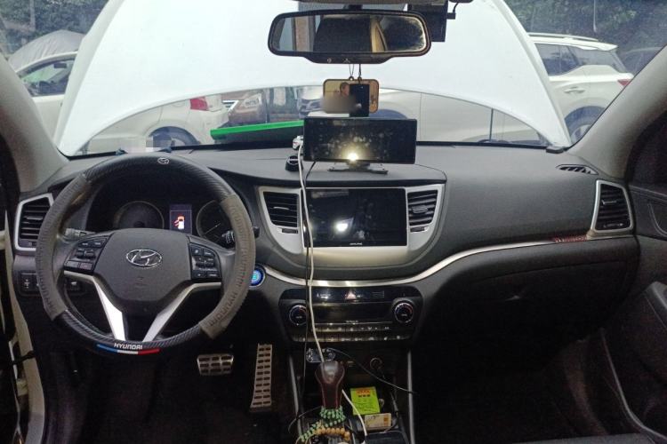 Used Hyundai Tucson 2015 1.6T Dual-Clutch Four-Wheel Drive Flagship Model Center Console