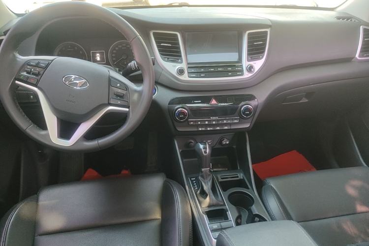 Used Hyundai Tucson 2015 1.6T Dual-Clutch Two-Wheel-Drive Smart Model Center Console