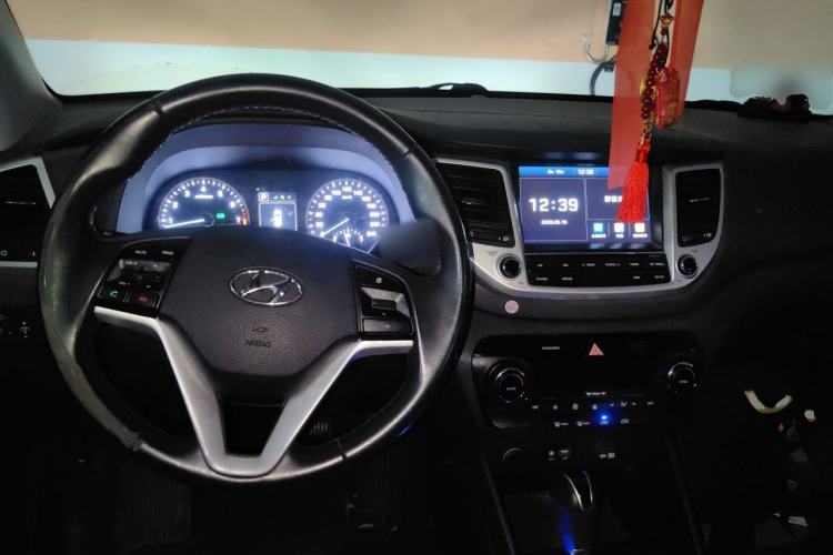 Used Hyundai Tucson 2015 1.6T Dual-Clutch Two-Wheel-Drive Smart Model Center Console