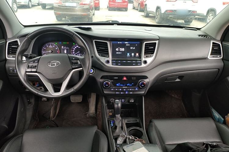 Used Hyundai Tucson 2015 1.6T Dual-Clutch Two-Wheel-Drive Smart Model Center Console
