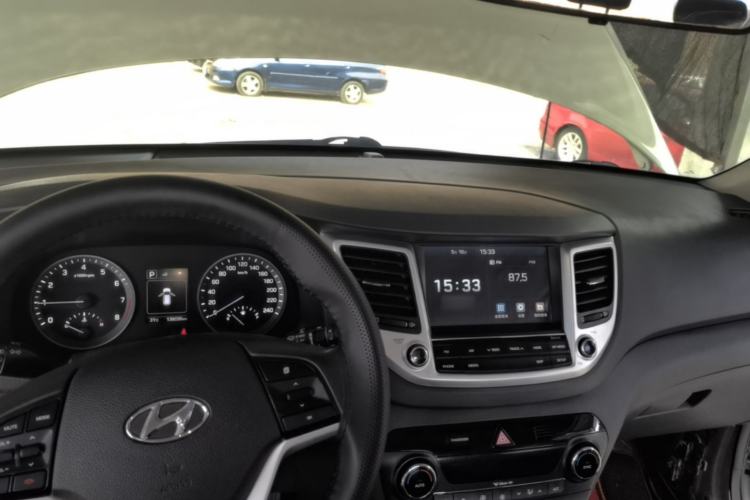 Used Hyundai Tucson 2015 1.6T Dual-Clutch Two-Wheel-Drive Smart Model Center Console