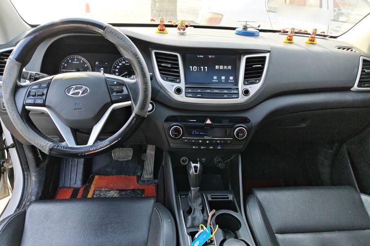 Used Hyundai Tucson 2015 1.6T Dual-Clutch Two-Wheel-Drive Smart Model Center Console