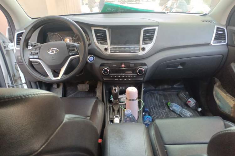 Used Hyundai Tucson 2015 1.6T Dual-Clutch Two-Wheel-Drive Smart Model Center Console