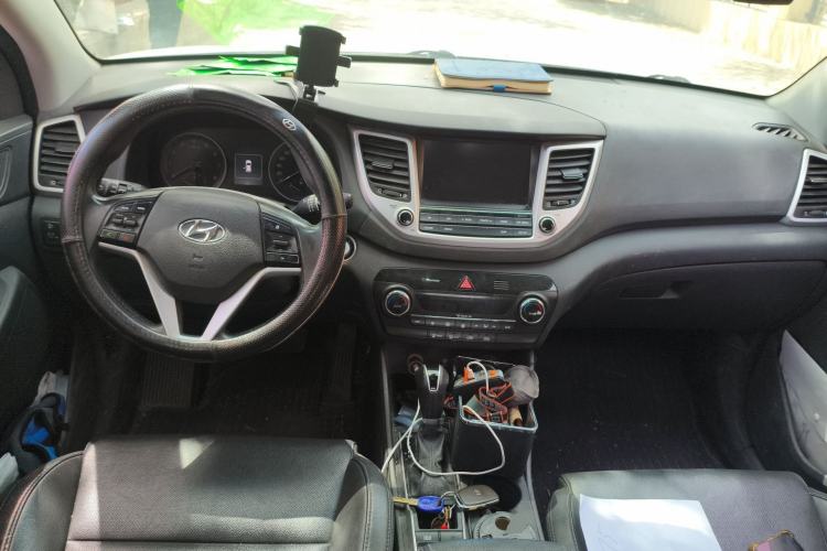 Used Hyundai Tucson 2015 1.6T Dual-Clutch Two-Wheel-Drive Smart Model Center Console