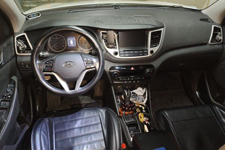 Used Hyundai Tucson 2015 1.6T Dual-Clutch Two-Wheel-Drive Smart Model Center Console