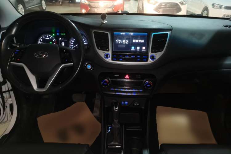Used Hyundai Tucson 2015 1.6T Dual-Clutch Two-Wheel-Drive Smart Model Center Console