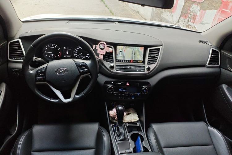 Used Hyundai Tucson 2015 1.6T Dual-Clutch Two-Wheel-Drive Leading Model Center Console