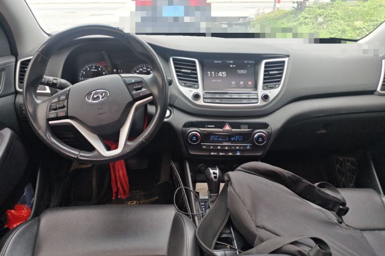Used Hyundai Tucson 2015 1.6T Dual-Clutch Two-Wheel-Drive Smart Model Center Console