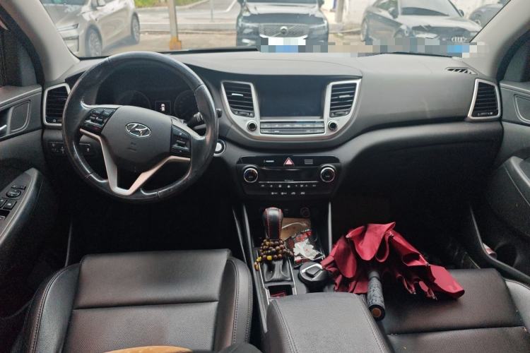 Used Hyundai Tucson 2015 1.6T Dual-Clutch Four-Wheel Drive Flagship Model Center Console