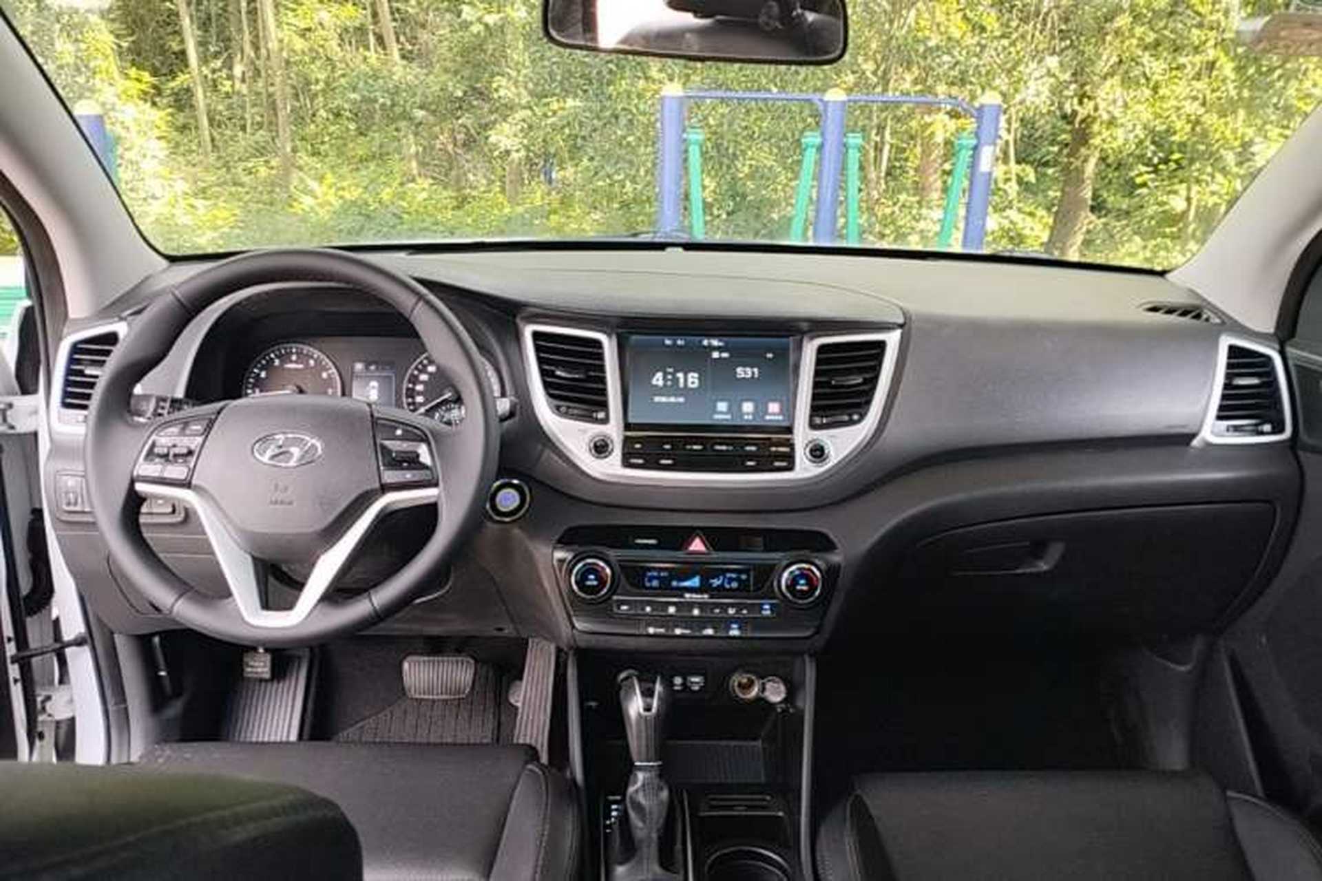 Used Hyundai Tucson 2015 1.6T Dual-Clutch Two-Wheel-Drive Smart Model Center Console