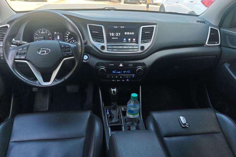 Used Hyundai Tucson 2015 1.6T Dual-Clutch Two-Wheel-Drive Smart Model Center Console