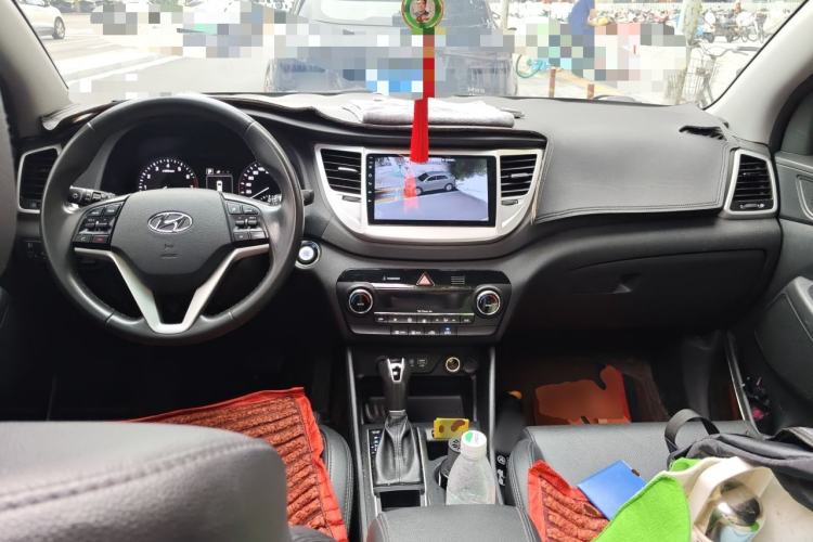 Used Hyundai Tucson 2015 1.6T Dual-Clutch Two-Wheel-Drive Smart Model Center Console