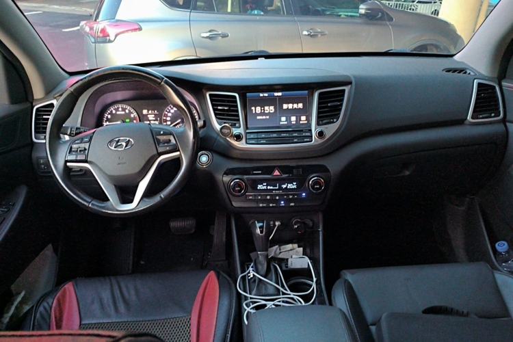 Used Hyundai Tucson 2015 1.6T Dual-Clutch Two-Wheel-Drive Smart Model Center Console