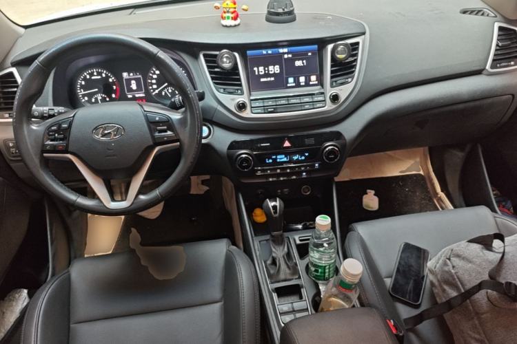 Used Hyundai Tucson 2015 1.6T Dual-Clutch Two-Wheel-Drive Smart Model Center Console
