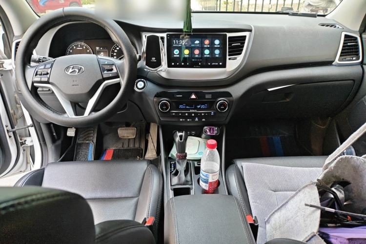 Used Hyundai Tucson 2015 1.6T Dual-Clutch Two-Wheel-Drive Smart Model Center Console