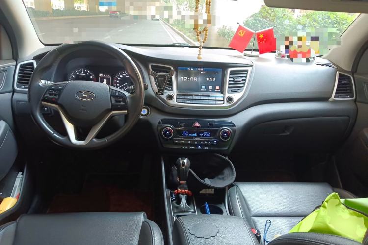 Used Hyundai Tucson 2015 1.6T Dual-Clutch Two-Wheel-Drive Smart Model Center Console