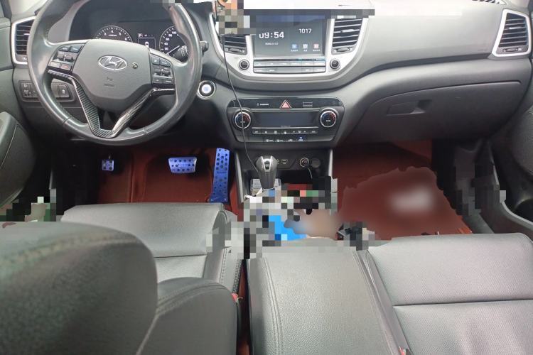 Used Hyundai Tucson 2015 1.6T Dual-Clutch Two-Wheel-Drive Smart Model Center Console