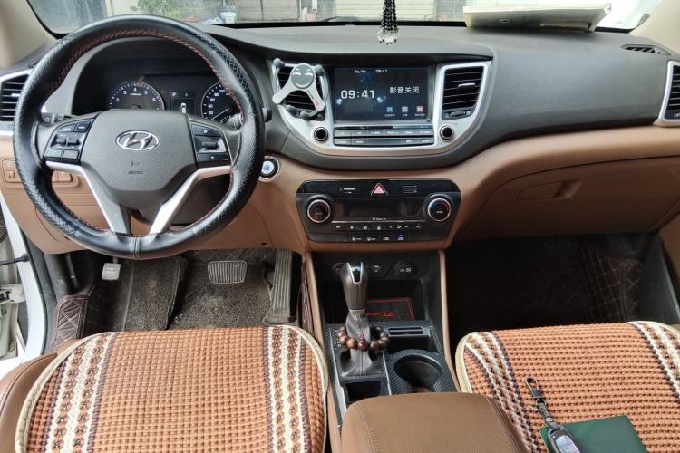 Used Hyundai Tucson 2015 1.6T Dual-Clutch Two-Wheel-Drive Smart Model Center Console
