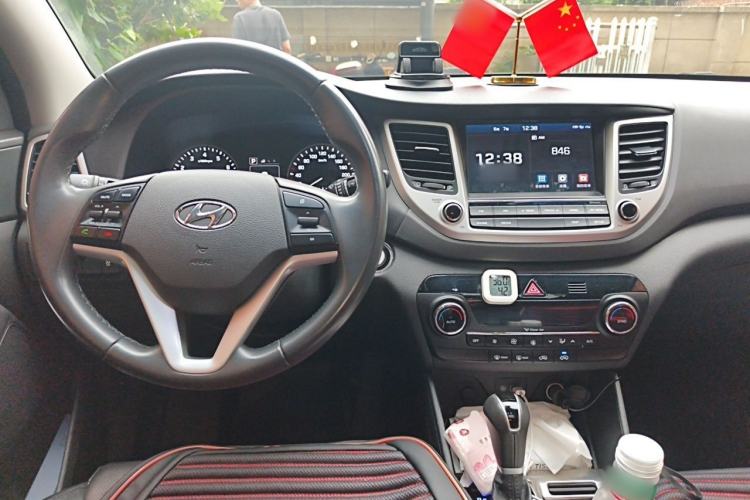 Used Hyundai Tucson 2015 1.6T Dual-Clutch Two-Wheel-Drive Smart Model Center Console