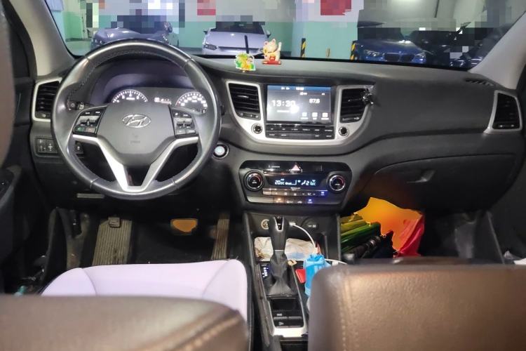 Used Hyundai Tucson 2015 1.6T Dual-Clutch Two-Wheel-Drive Smart Model Center Console