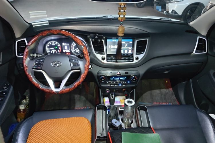 Used Hyundai Tucson 2015 1.6T Dual-Clutch Two-Wheel-Drive Smart Model Center Console