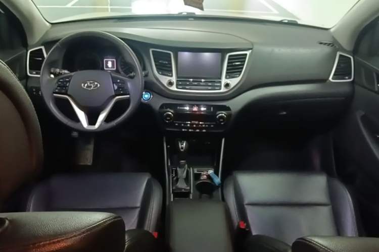 Used Hyundai Tucson 2015 1.6T Dual-Clutch Two-Wheel-Drive Smart Model Center Console