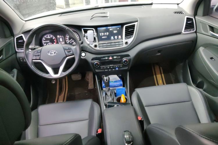Used Hyundai Tucson 2015 1.6T Dual-Clutch Two-Wheel-Drive Leading Model Center Console