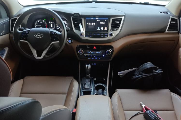 Used Hyundai Tucson 2015 1.6T Dual-Clutch Two-Wheel-Drive Smart Model Center Console