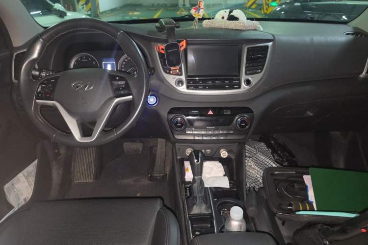 Used Hyundai Tucson 2015 1.6T Dual-Clutch Two-Wheel-Drive Smart Model Center Console
