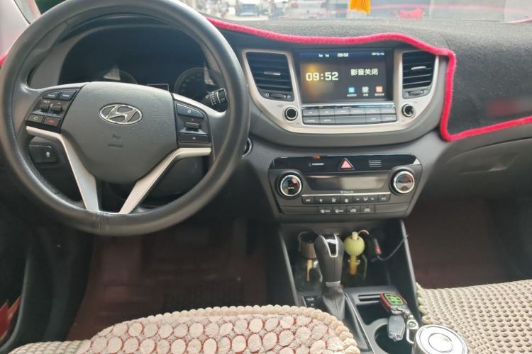 Used Hyundai Tucson 2015 1.6T Dual-Clutch Two-Wheel-Drive Smart Model Center Console