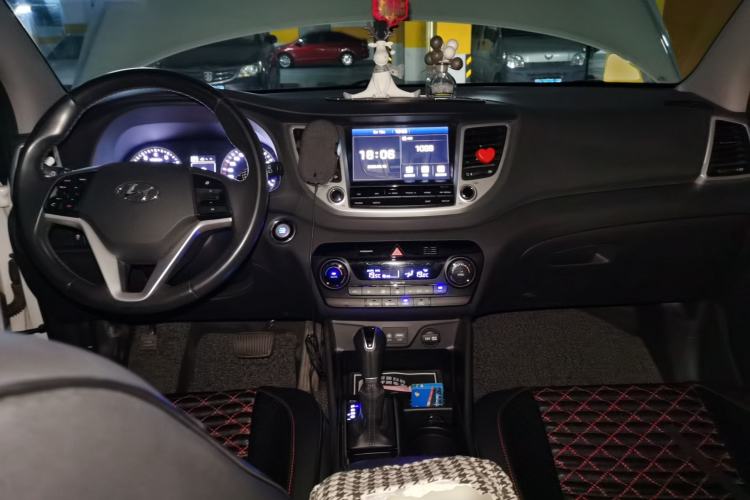 Used Hyundai Tucson 2015 1.6T Dual-Clutch Two-Wheel-Drive Smart Model Center Console