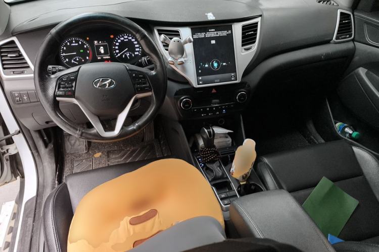 Used Hyundai Tucson 2015 1.6T Dual-Clutch Two-Wheel-Drive Smart Model Center Console