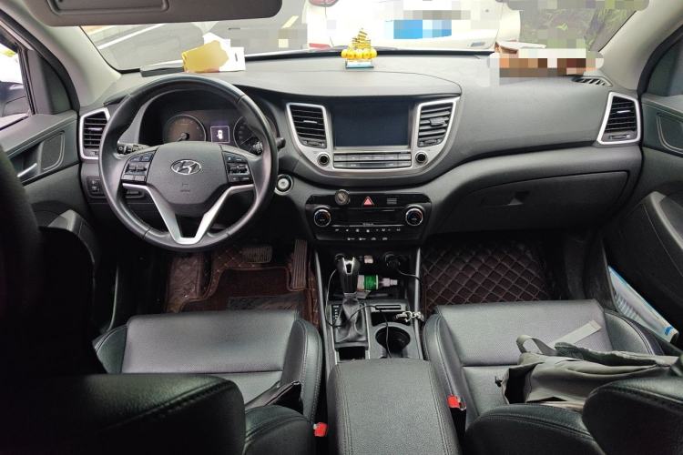 Used Hyundai Tucson 2015 1.6T Dual-Clutch Two-Wheel-Drive Smart Model Center Console