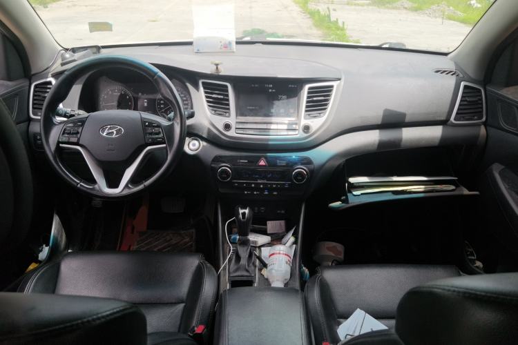 Used Hyundai Tucson 2015 1.6T Dual-Clutch Two-Wheel-Drive Smart Model Center Console