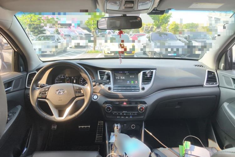 Used Hyundai Tucson 2015 1.6T Dual-Clutch Two-Wheel-Drive Smart Model Center Console