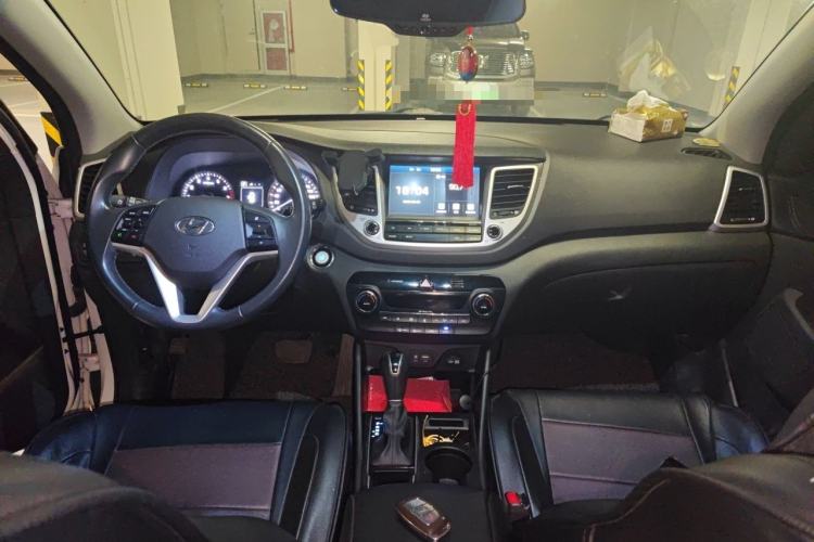 Used Hyundai Tucson 2015 1.6T Dual-Clutch Two-Wheel-Drive Smart Model Center Console