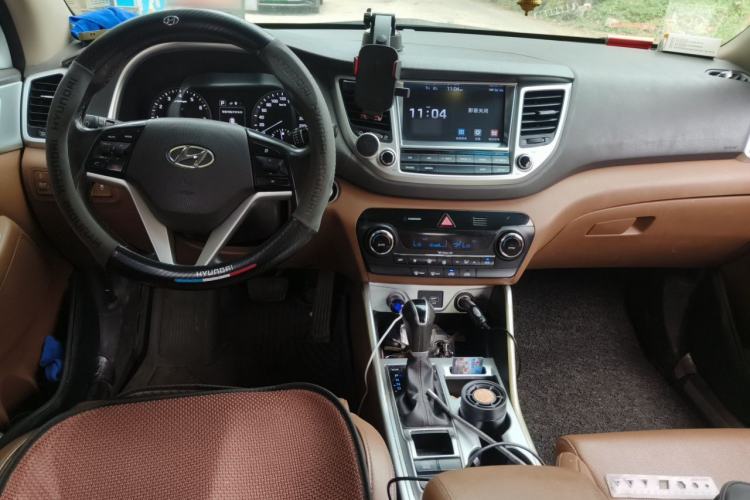 Used Hyundai Tucson 2015 1.6T Dual-Clutch Two-Wheel-Drive Smart Model Center Console