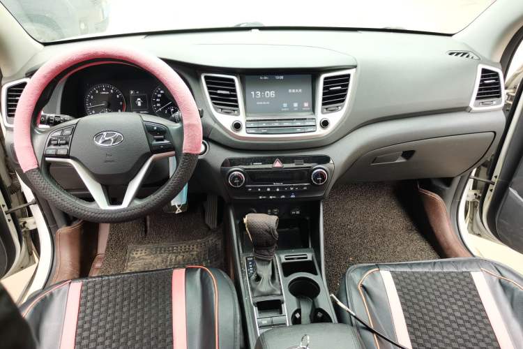 Used Hyundai Tucson 2015 1.6T Dual-Clutch Two-Wheel-Drive Smart Model Center Console
