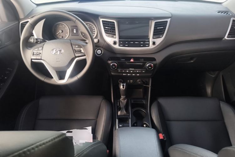 Used Hyundai Tucson 2015 1.6T Dual-Clutch Two-Wheel-Drive Smart Model Center Console