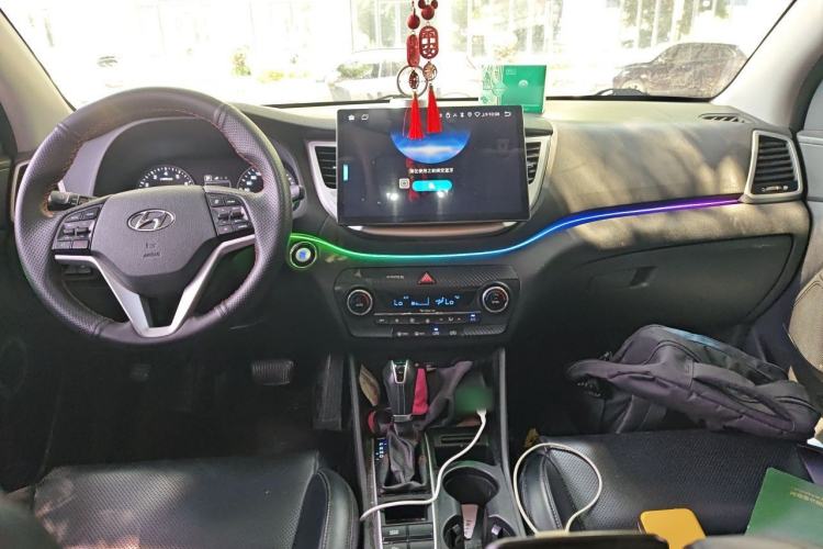 Used Hyundai Tucson 2015 1.6T Dual-Clutch Two-Wheel-Drive Smart Model Center Console