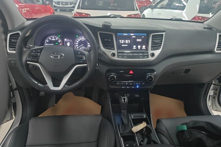 Used Hyundai Tucson 2015 1.6T Dual-Clutch Two-Wheel-Drive Leading Model Center Console