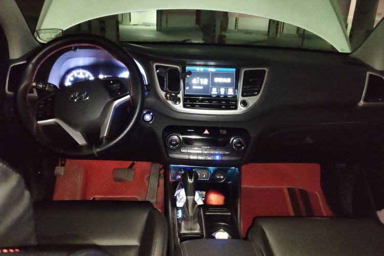 Used Hyundai Tucson 2015 1.6T Dual-Clutch Two-Wheel-Drive Leading Model Center Console