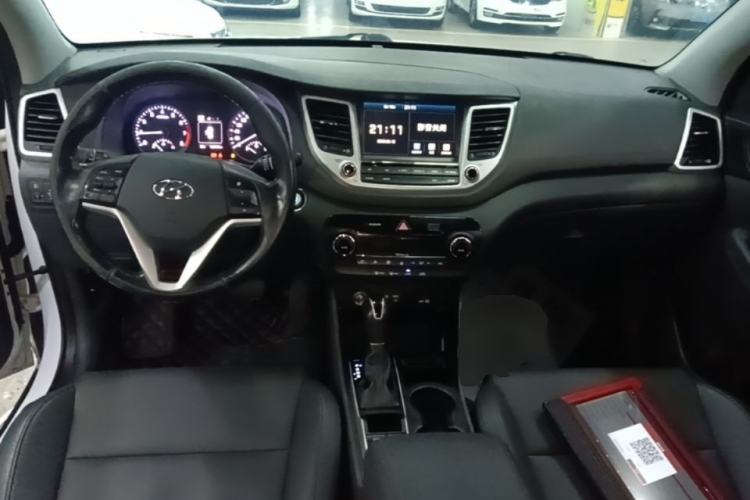 Used Hyundai Tucson 2015 1.6T Dual-Clutch Two-Wheel-Drive Smart Model Center Console