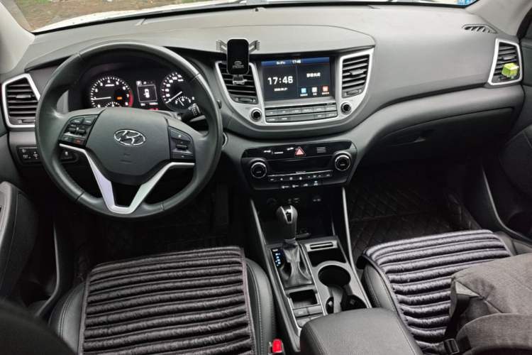 Used Hyundai Tucson 2015 1.6T Dual-Clutch Two-Wheel-Drive Smart Model Center Console