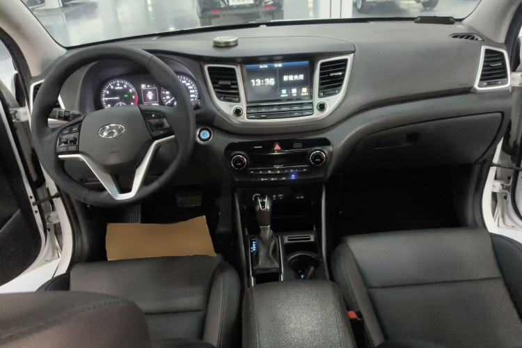 Used Hyundai Tucson 2015 1.6T Dual-Clutch Two-Wheel-Drive Smart Model Center Console