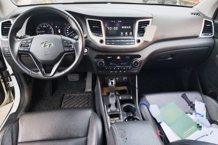 Used Hyundai Tucson 2015 1.6T Dual-Clutch Two-Wheel-Drive Smart Model Center Console