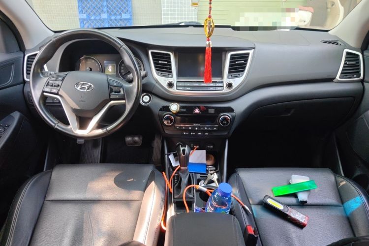 Used Hyundai Tucson 2015 1.6T Dual-Clutch Two-Wheel-Drive Smart Model Center Console