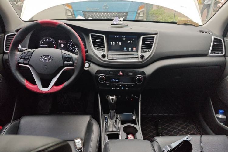Used Hyundai Tucson 2015 1.6T Dual-Clutch Two-Wheel-Drive Leading Model Center Console